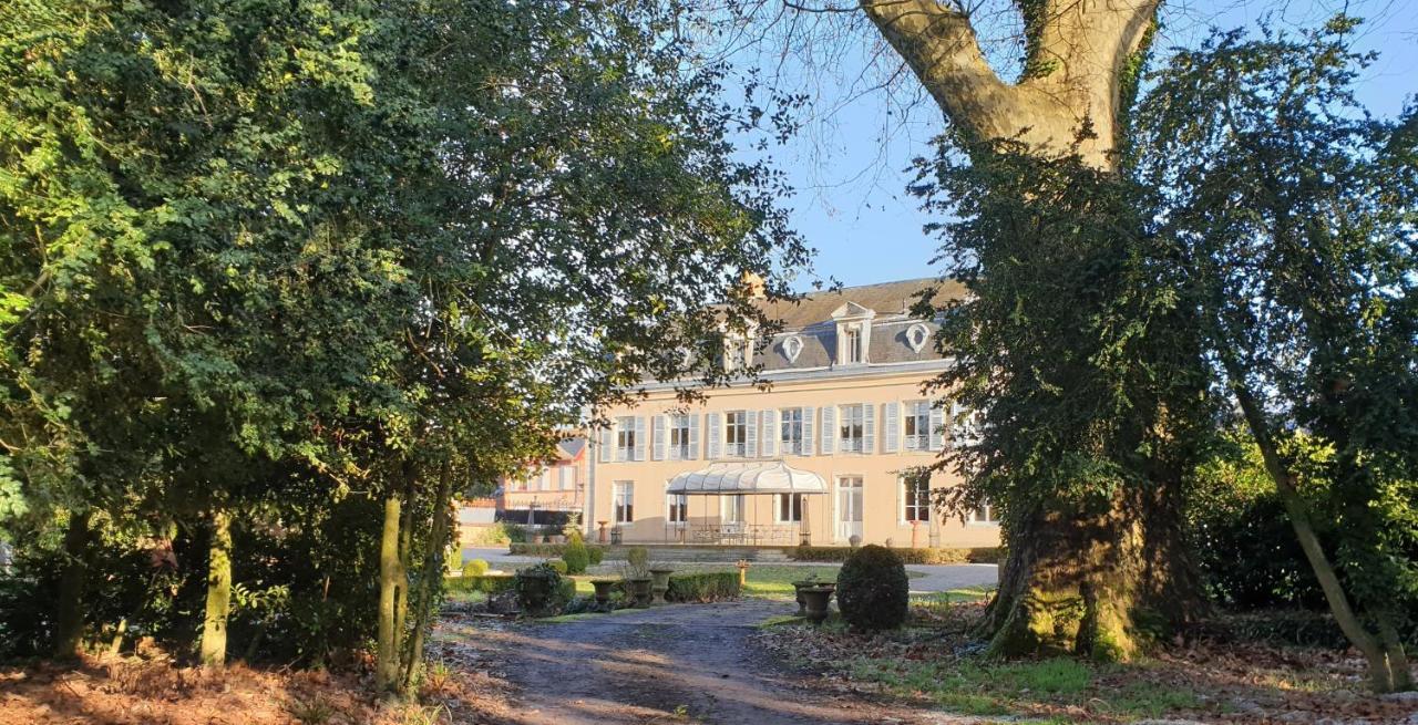 La Villa Des Arts Savigne-l'Eveque Exterior photo
